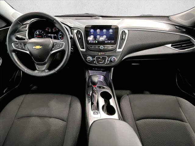 Used 2025 Chevrolet Malibu RS FWD image 16