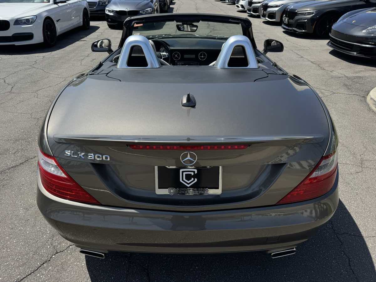 Used 2016 Mercedes-Benz SLK 300 w/ Premium 1 Package image 6
