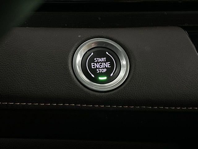 Certified 2022 Cadillac Escalade ESV Premium Luxury w/ Performance Package AWD/4WD image 17