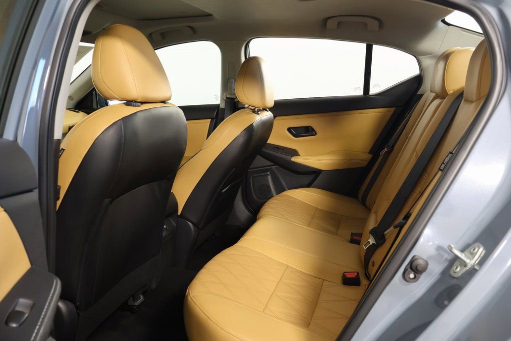 Used 2025 Nissan Sentra SV w/ SV Premium Package image 11