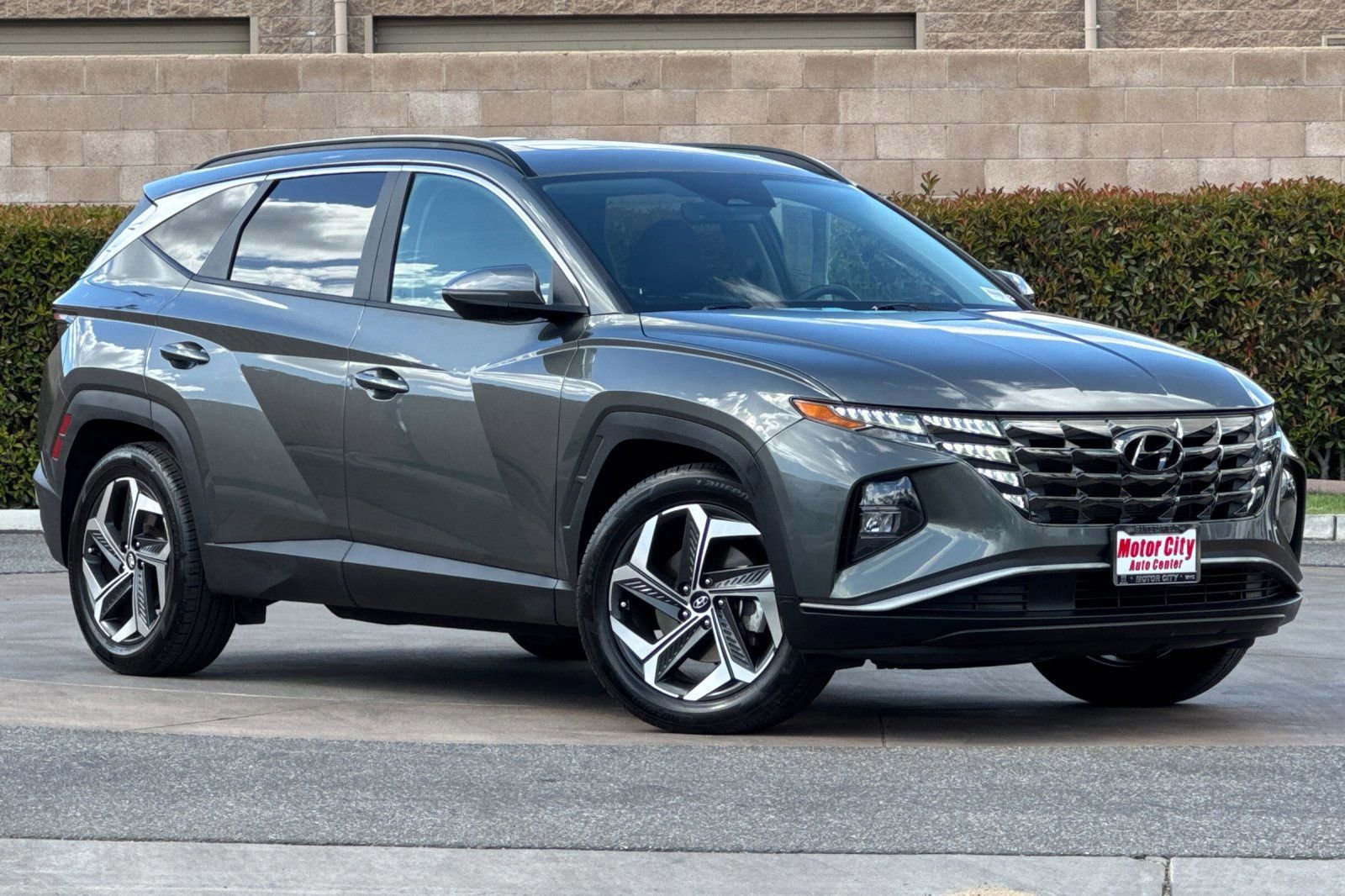 Used 2022 Hyundai Tucson SEL w/ Convenience + Premium Package FWD image 2