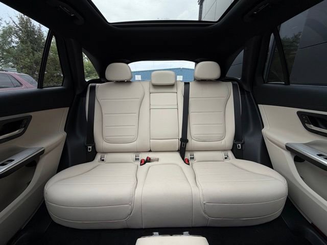 Used 2025 Mercedes-Benz GLC 300 4MATIC image 53