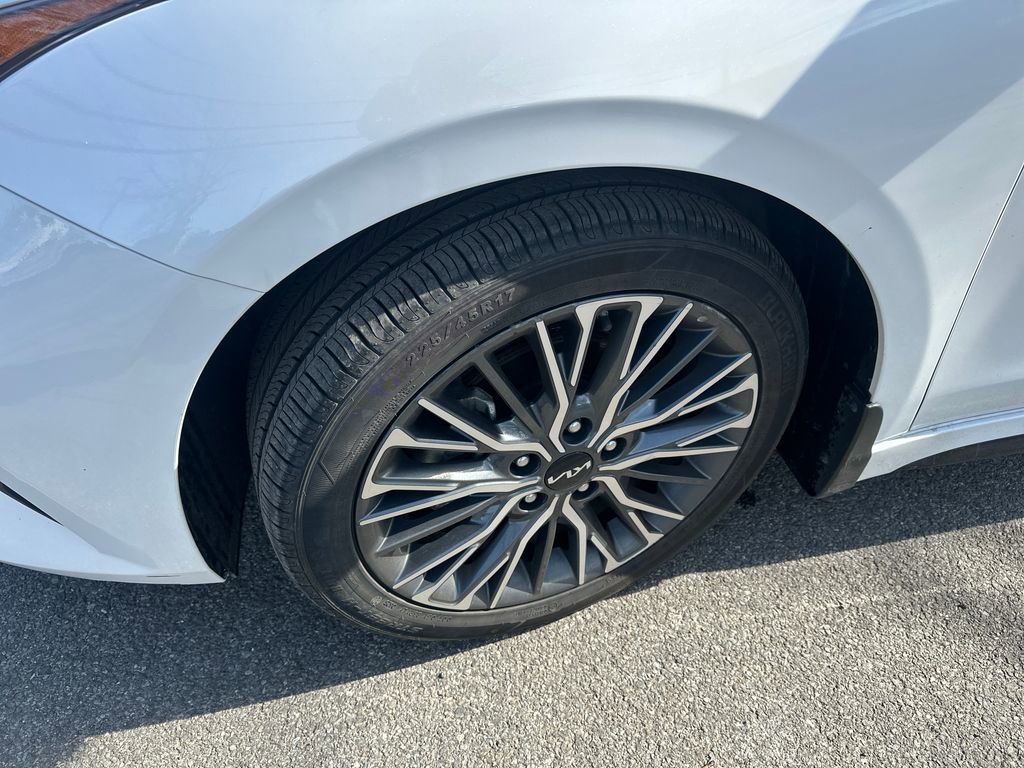 Used 2023 Kia Forte GT-Line w/ GT-Line Premium Package image 2