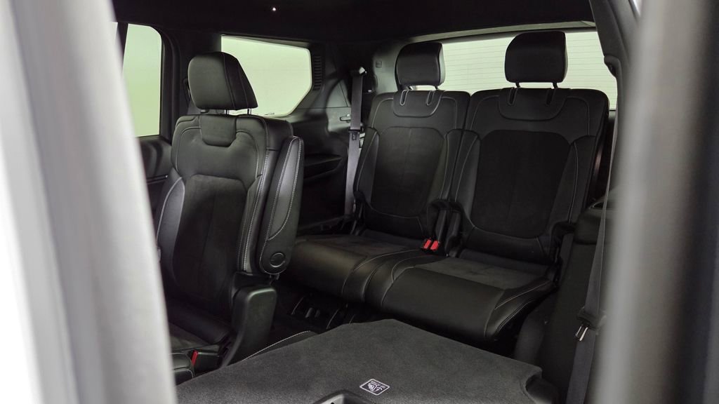 Used 2023 Jeep Grand Cherokee L Laredo image 32