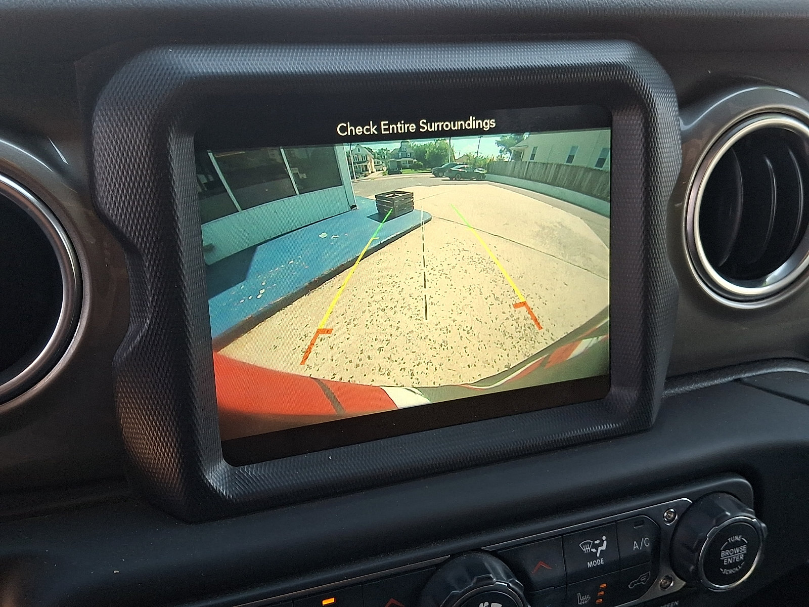 Used 2018 Jeep Wrangler Unlimited Sahara AWD/4WD image 18