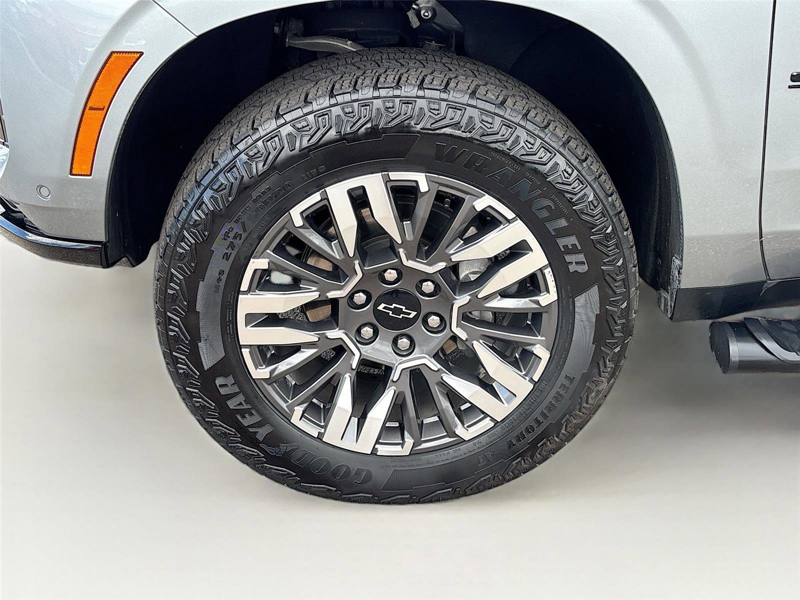 Used 2025 Chevrolet Suburban Z71 AWD/4WD image 31