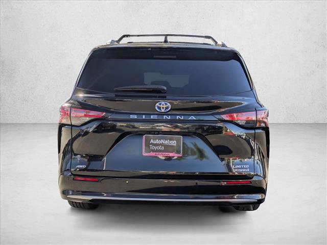 Used 2024 Toyota Sienna Limited image 7