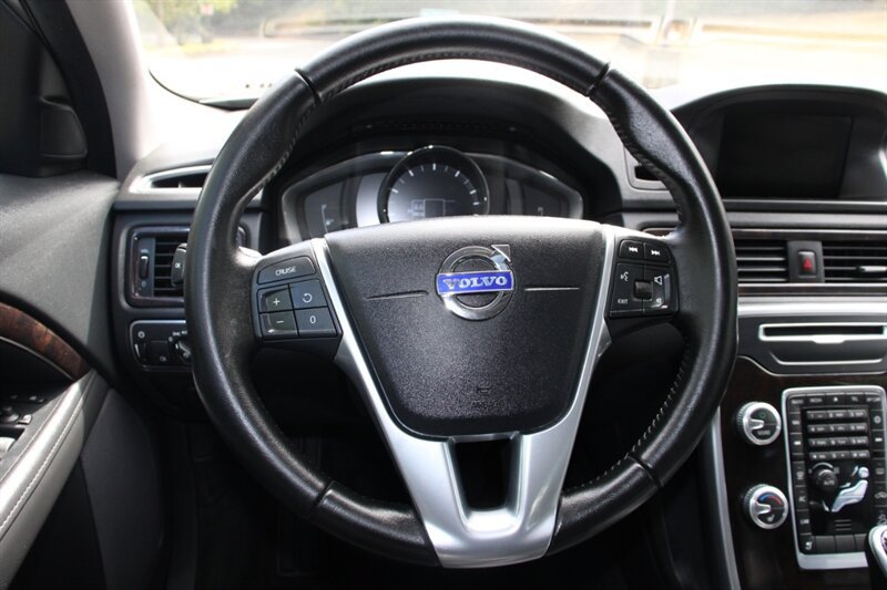 Used 2016 Volvo XC70 T5 Premier w/ Proximity Package AWD/4WD image 19