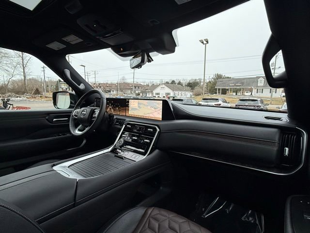 Used 2025 Nissan Armada Platinum Reserve image 30