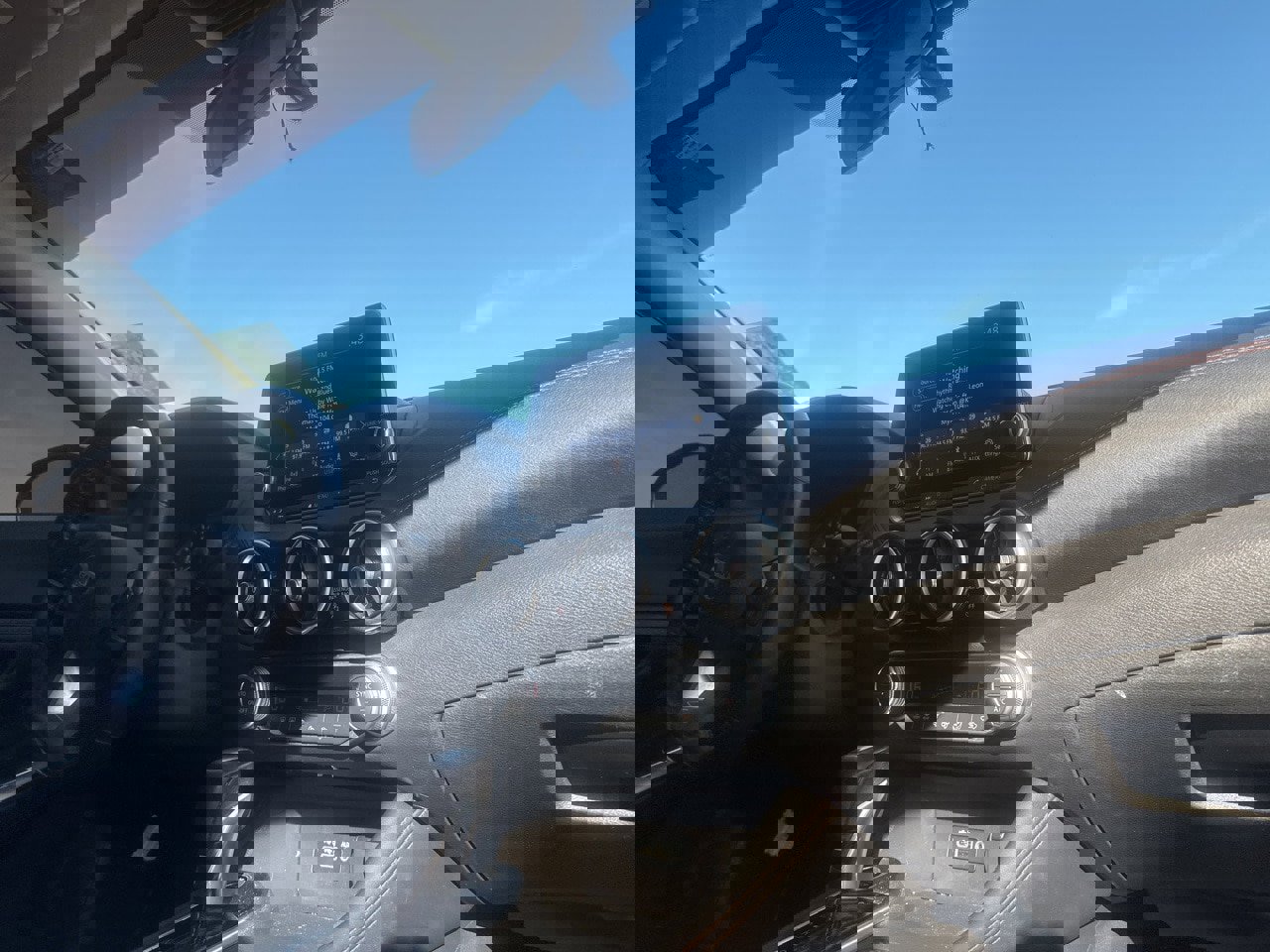 Certified 2022 Nissan Sentra SR w/ Midnight Edition image 18