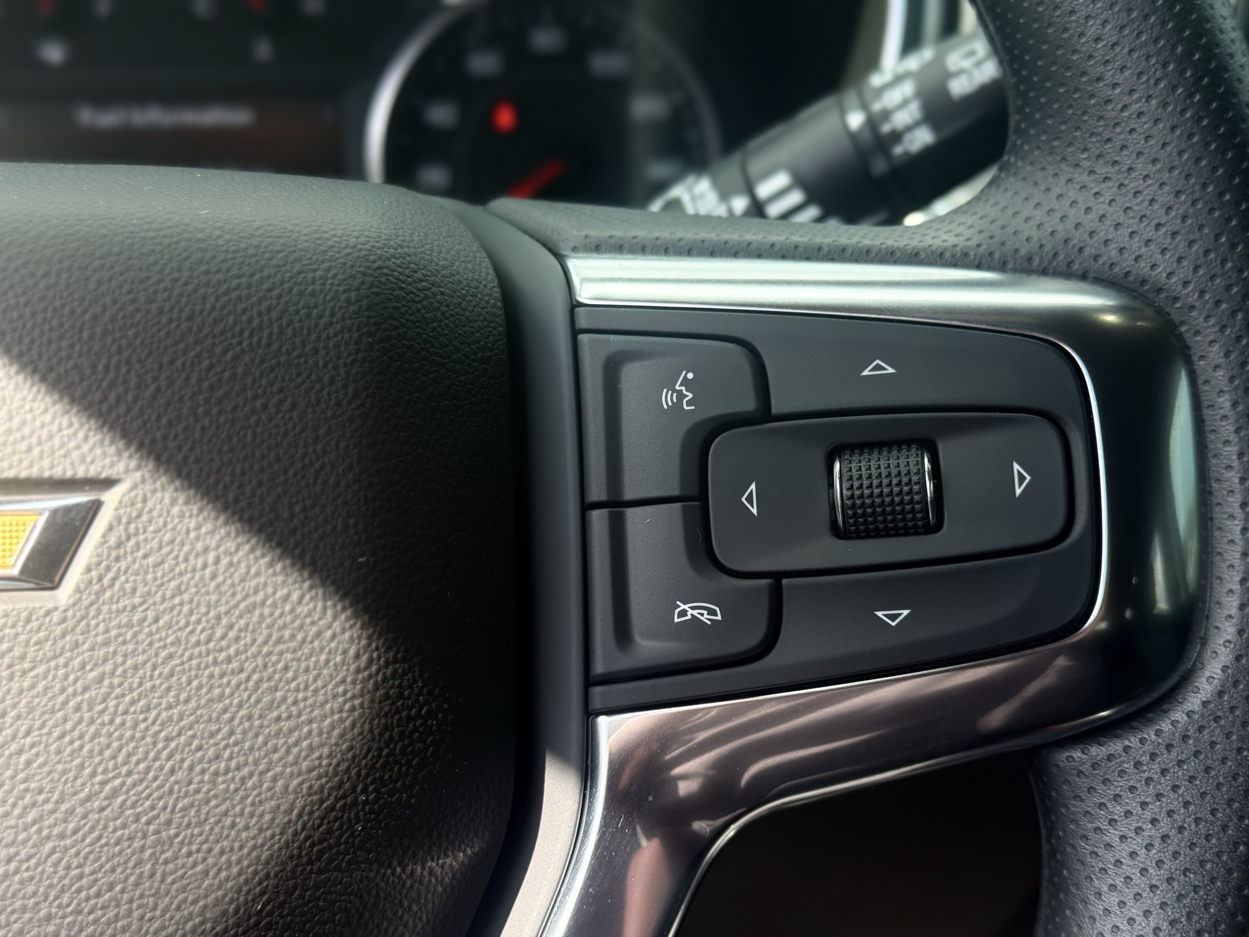 New 2025 Chevrolet Blazer LT w/ Convenience Package FWD image 16