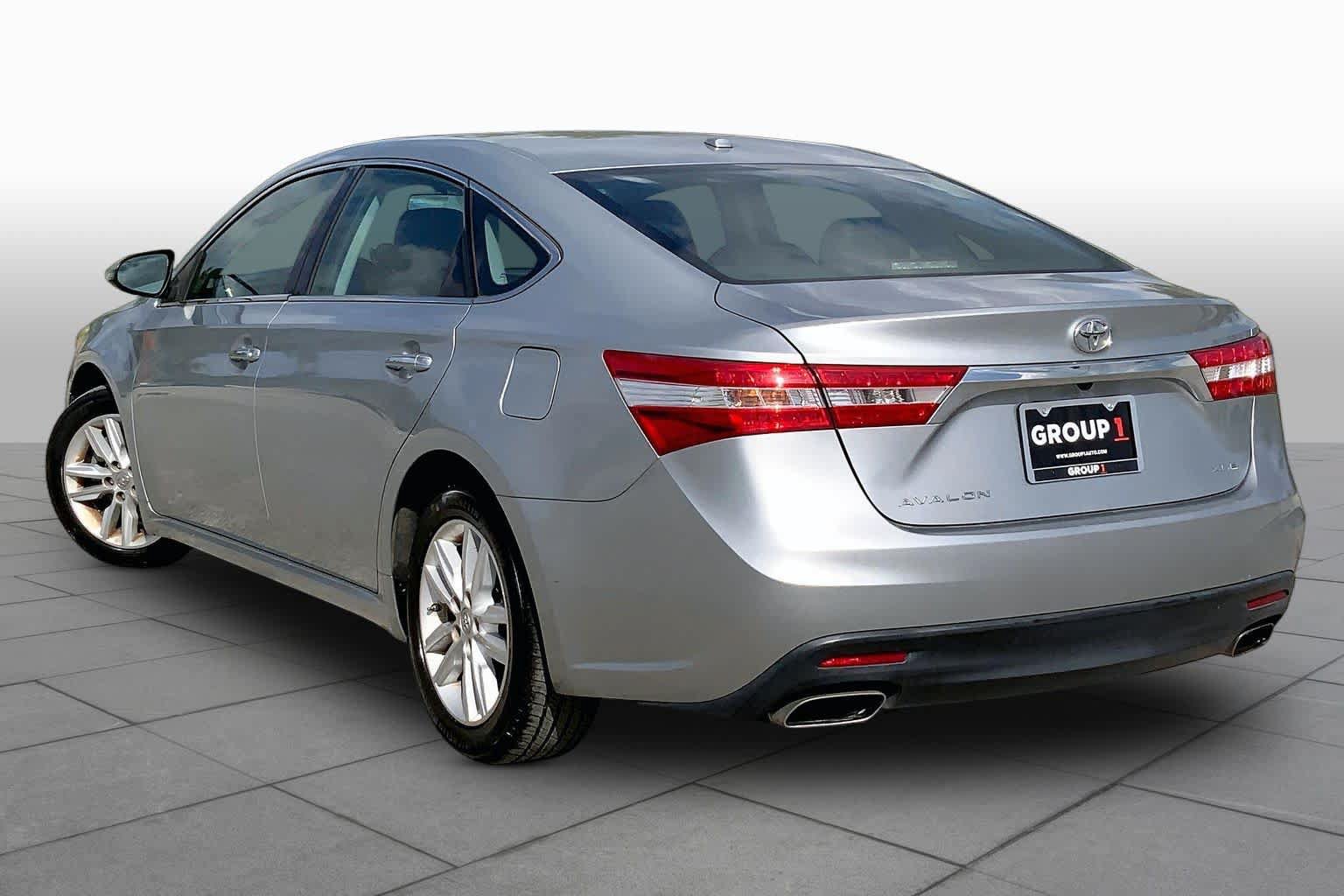 Used 2015 Toyota Avalon XLE FWD image 12