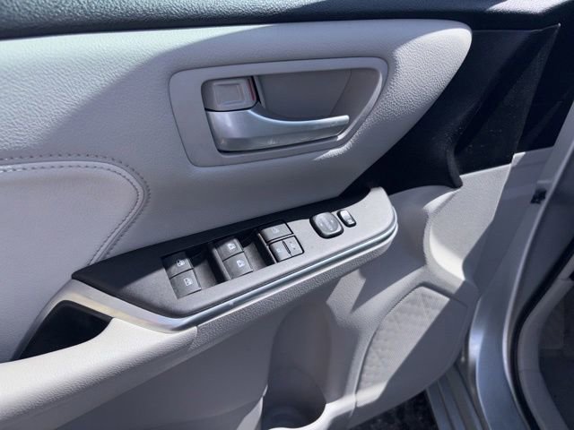 Used 2016 Toyota Camry XLE w/ Moonroof Package FWD image 9