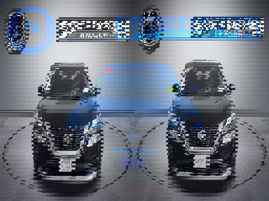 Used 2021 Nissan Rogue SV image 3