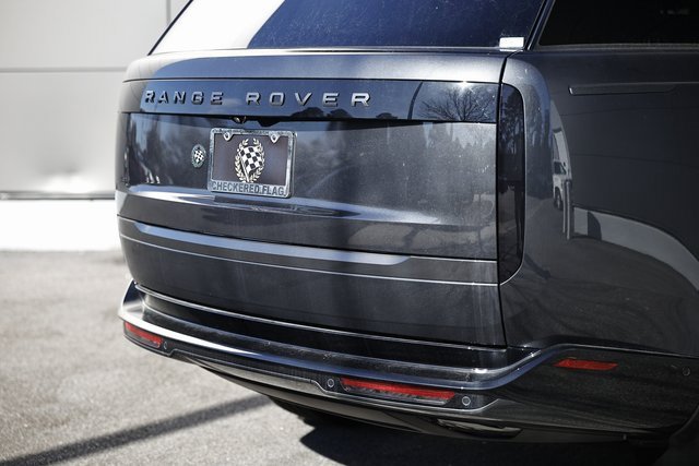 New 2025 Land Rover Range Rover Long Wheelbase SE image 17