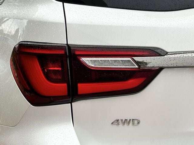 Used 2024 INFINITI QX80 Sensory AWD/4WD image 7