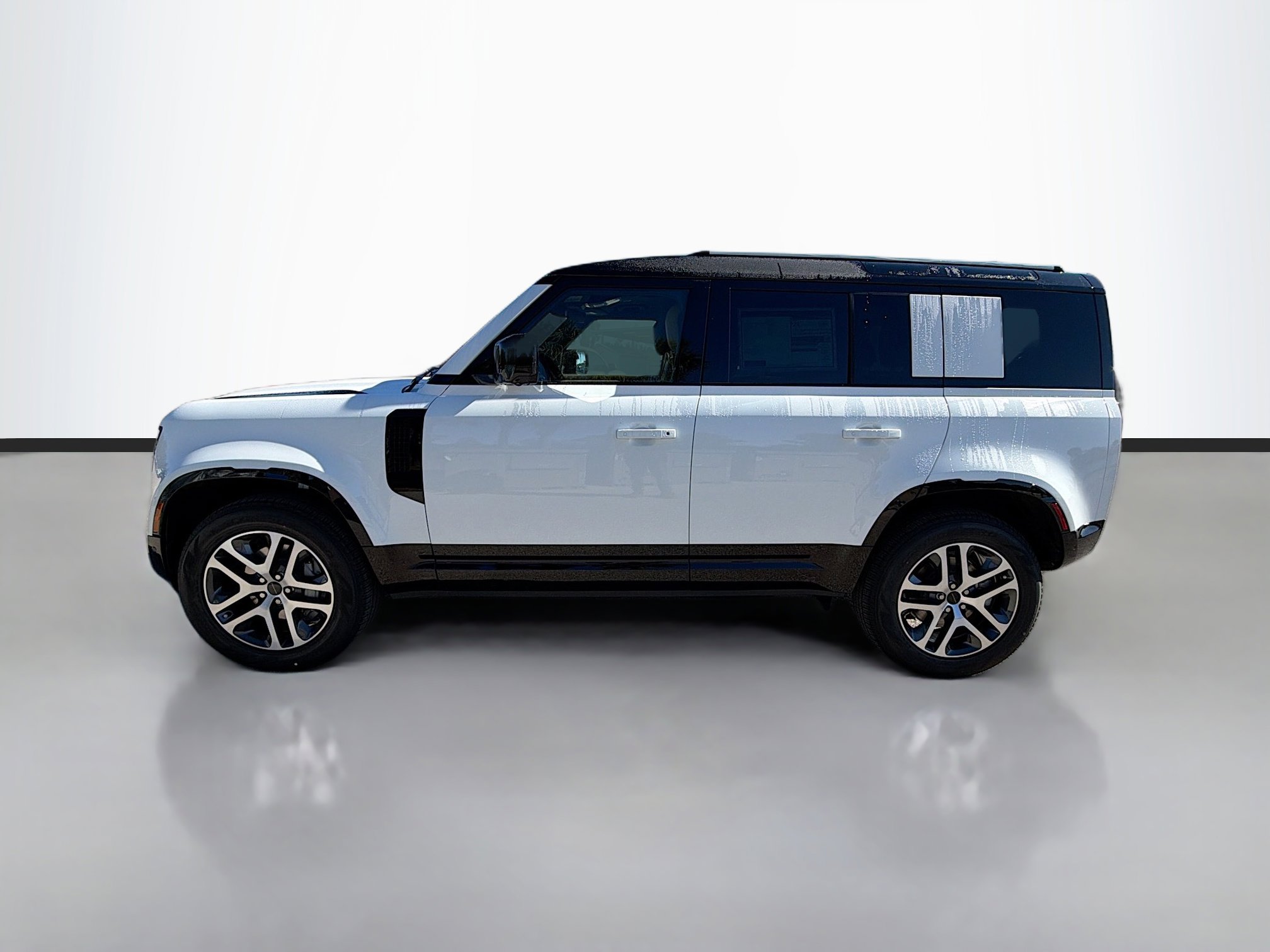New 2026 Land Rover Defender 110 X-Dynamic SE image 2