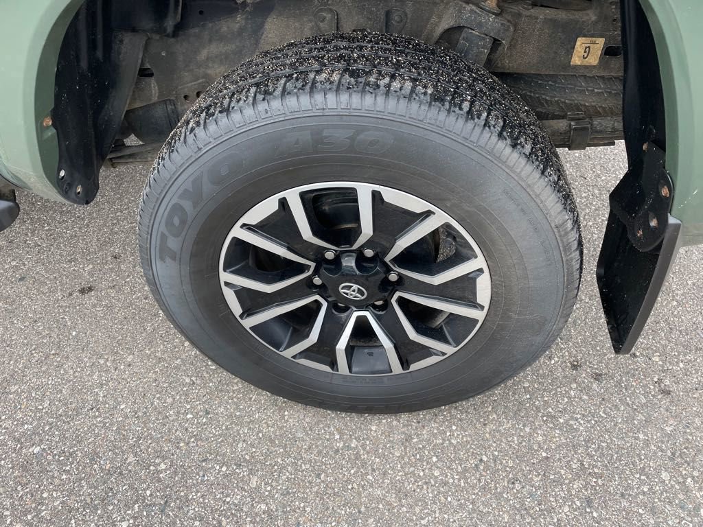 Used 2022 Toyota Tacoma TRD Sport w/ Technology Package image 4