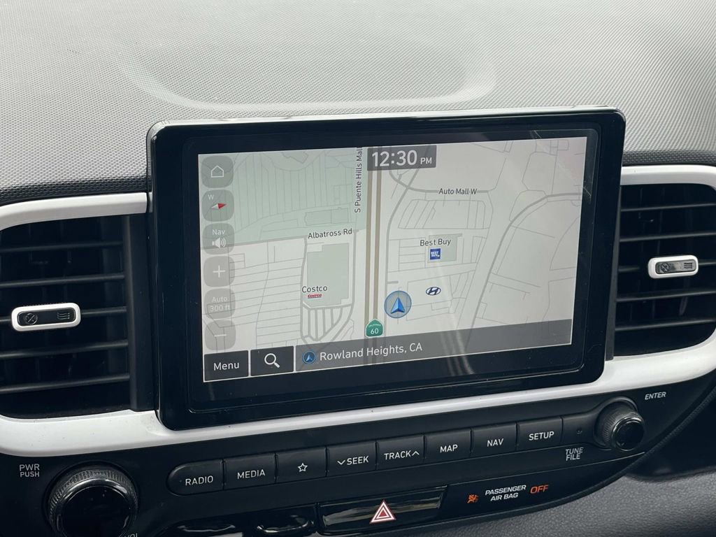 Certified 2022 Hyundai Venue Limited w/ Cargo Package FWD image 10