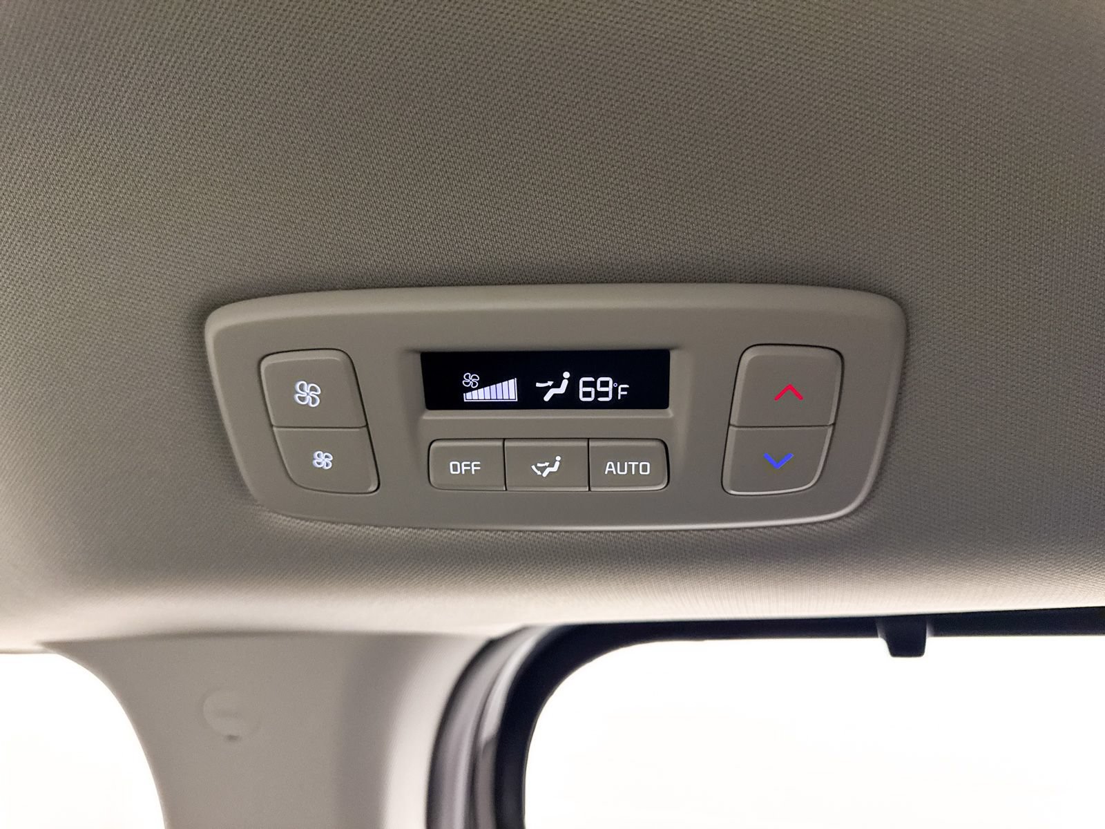 Used 2025 Kia Carnival EX FWD image 31