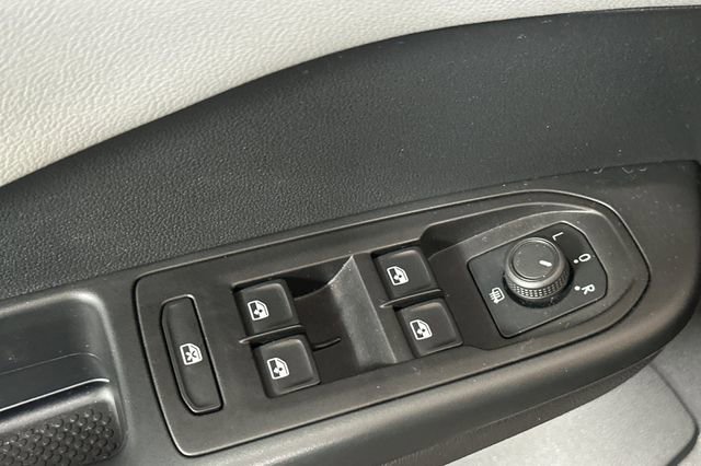 Certified 2022 Volkswagen Taos SE FWD image 14