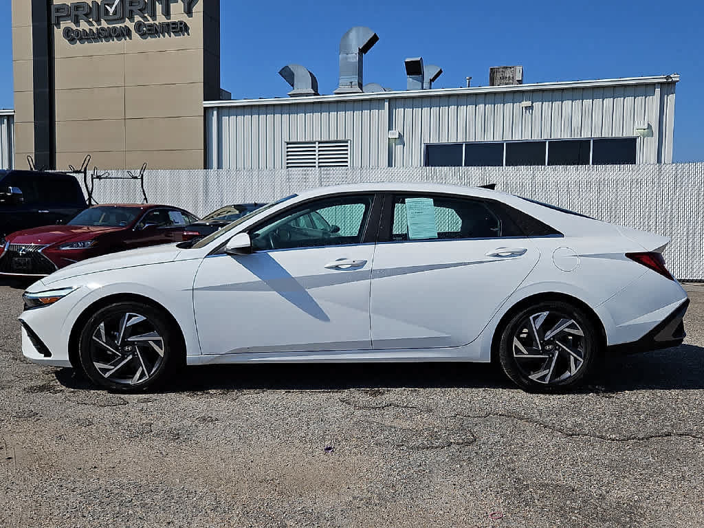 Used 2025 Hyundai Elantra SEL FWD image 7