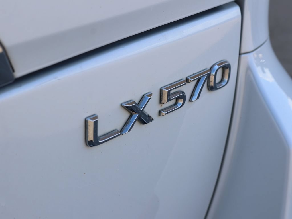 Used 2017 Lexus LX 570 4WD w/ Luxury Package image 39
