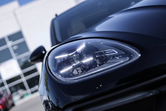 Used 2022 Porsche Macan AWD/4WD image 14