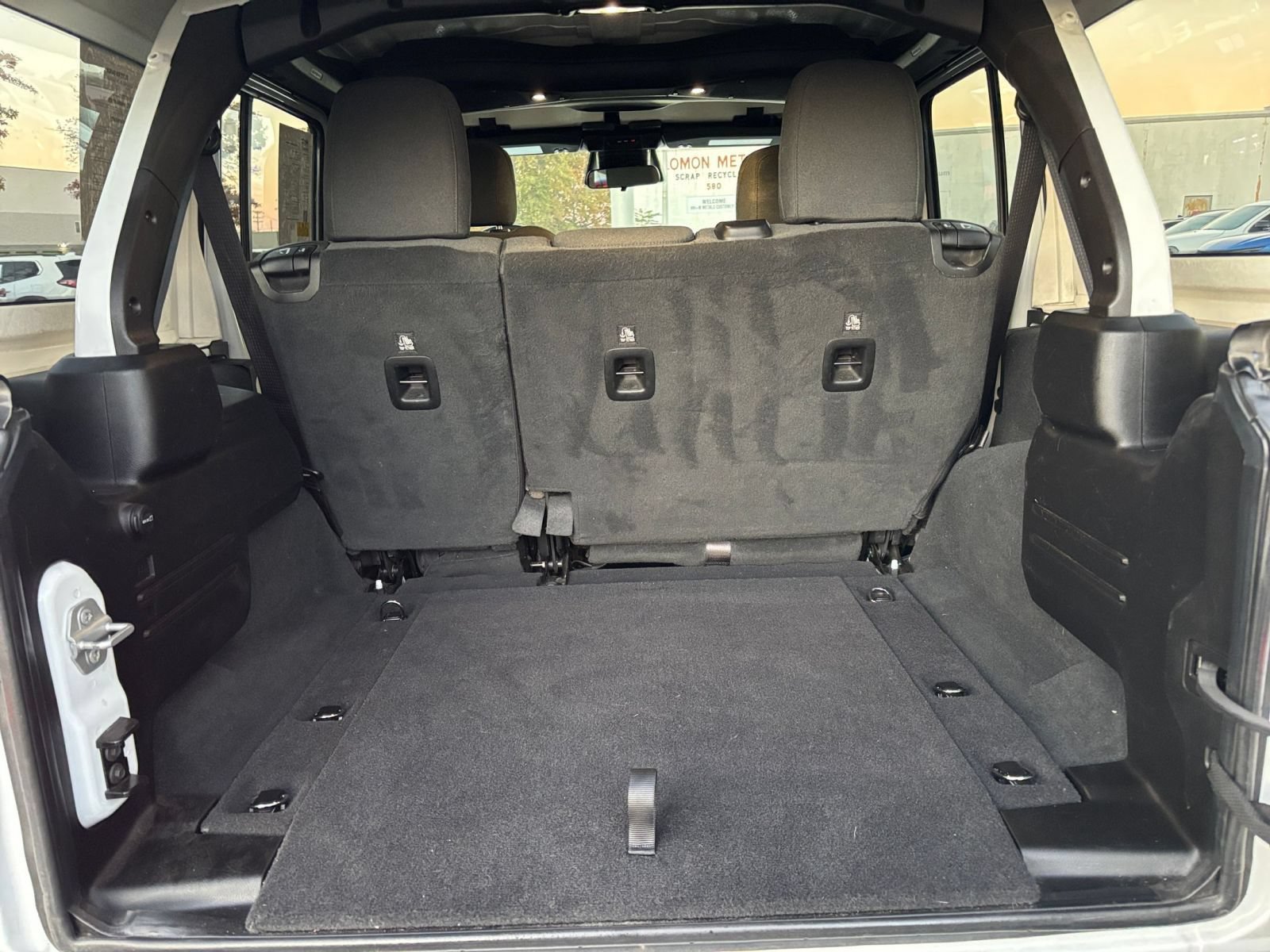 Used 2025 Jeep Wrangler Unlimited Sahara AWD/4WD image 28