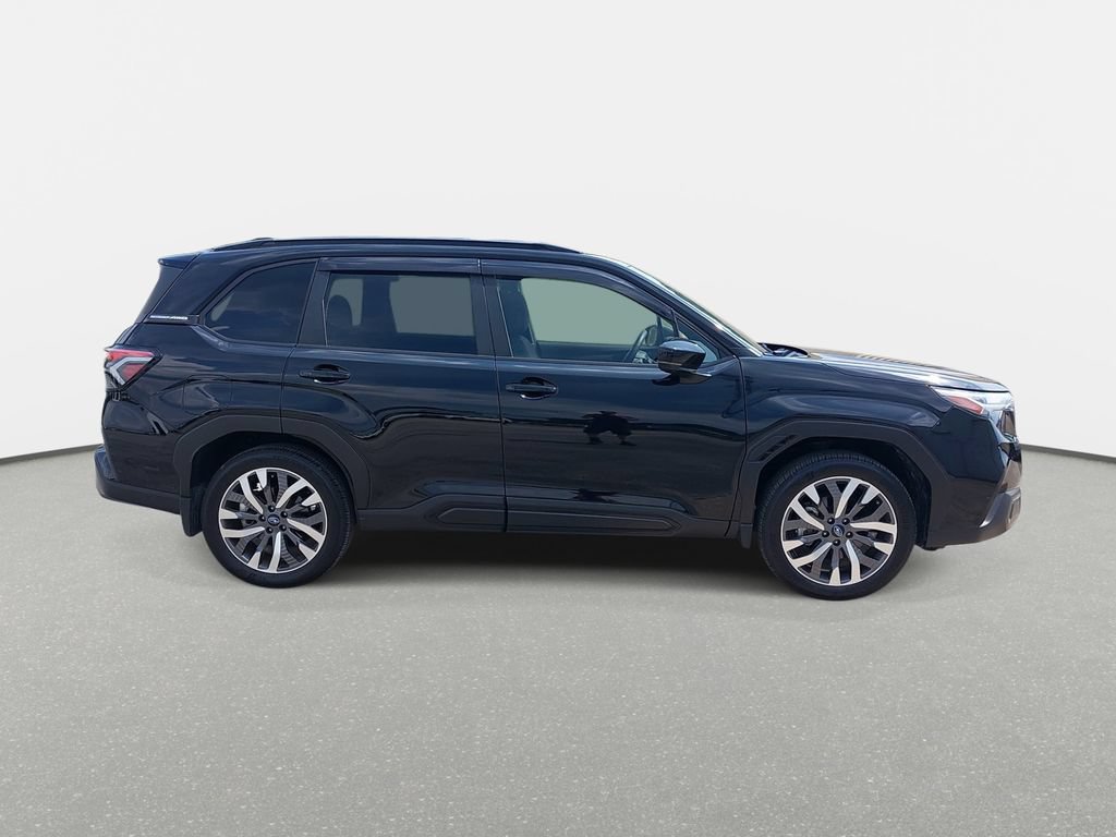 Used 2025 Subaru Forester Touring AWD/4WD image 4