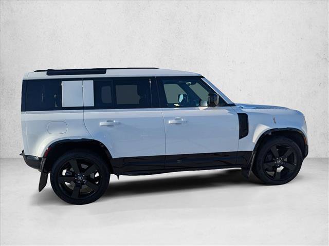 Used 2025 Land Rover Defender 110 X-Dynamic SE AWD/4WD image 4