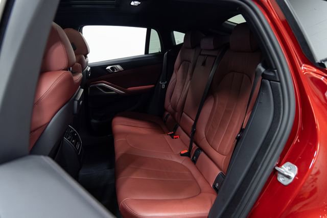 Used 2022 BMW X6 xDrive40i w/ M Sport Package image 23