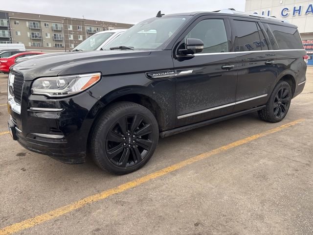 Used 2024 Lincoln Navigator L Reserve image 3