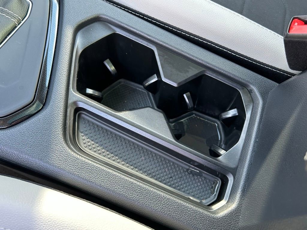 Used 2025 Volkswagen Taos SE image 27