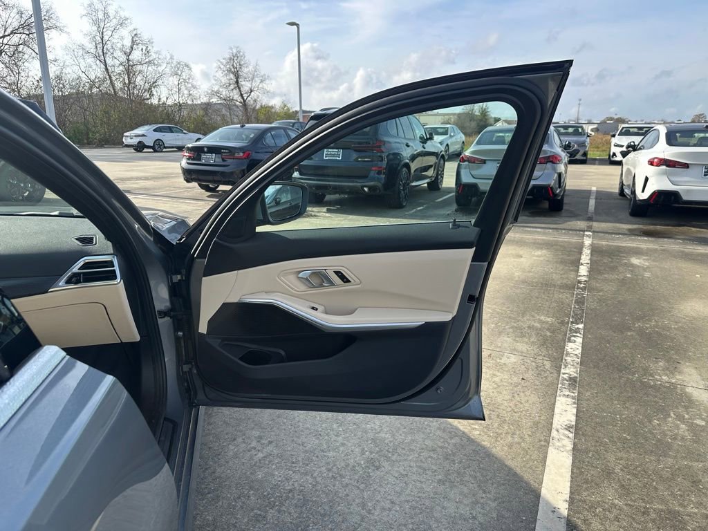 Certified 2025 BMW 330i Sedan w/ Convenience Package image 26