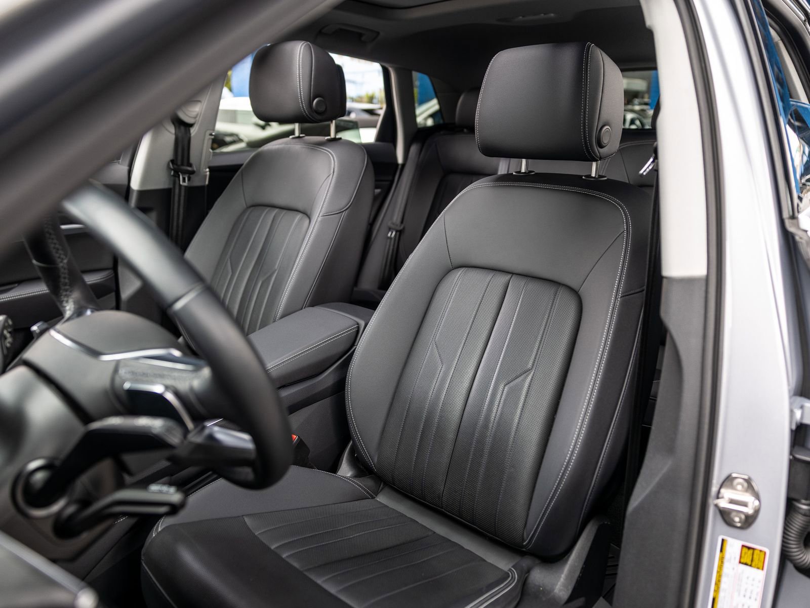 Used 2023 Audi e-tron Premium Plus AWD/4WD image 5