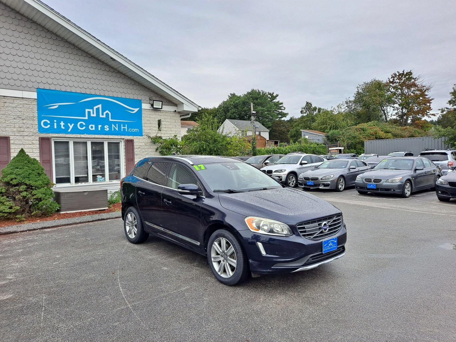 Used 2017 Volvo XC60 T5 Inscription w/ Advanced Package AWD/4WD image 2