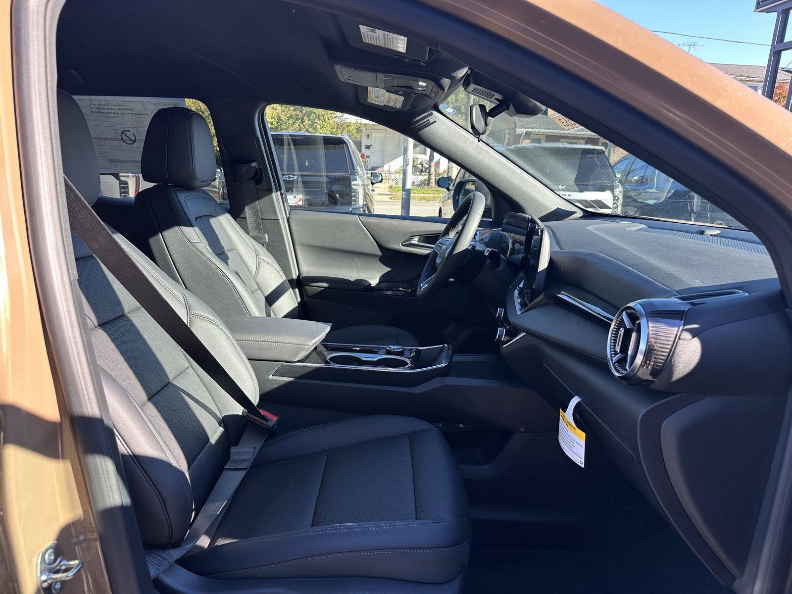 New 2027 Chevrolet Equinox LT w/ Convenience Package II AWD/4WD image 13