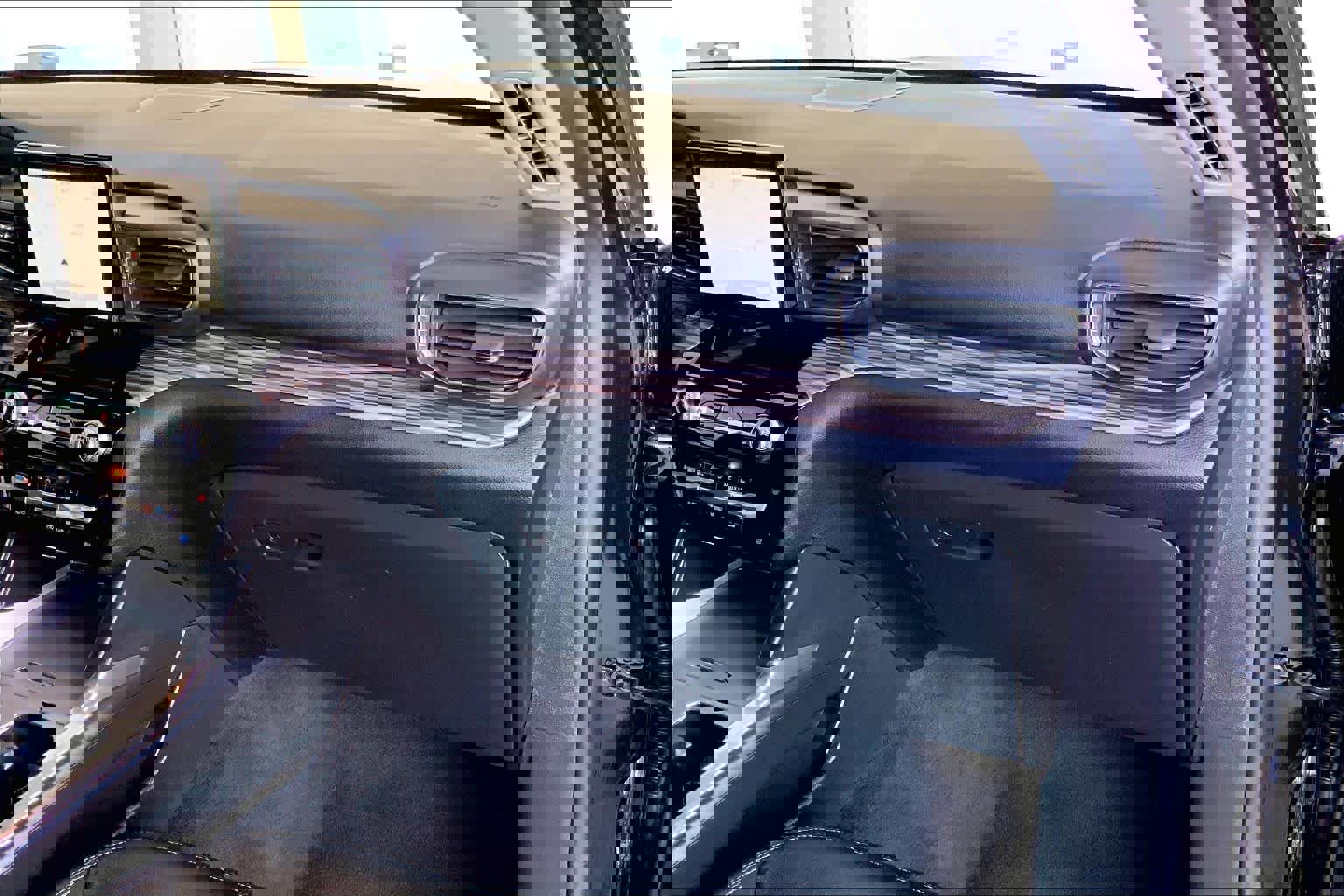 Used 2022 Ford Explorer Limited w/ Equipment Group 301A image 18