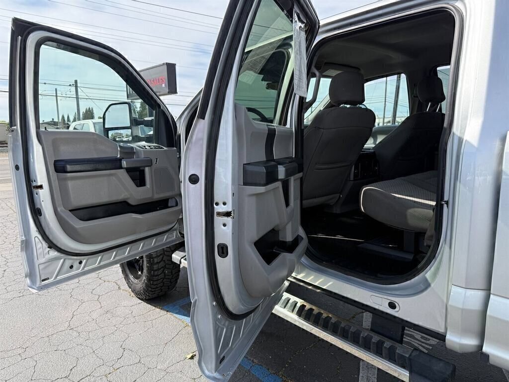 Used 2017 Ford F350 XLT w/ XLT Premium Package AWD/4WD image 14