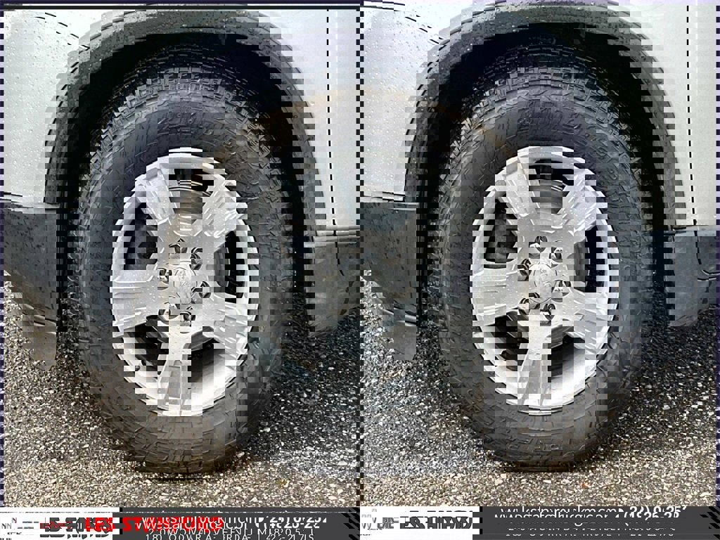 Used 2011 GMC Acadia SLE image 10