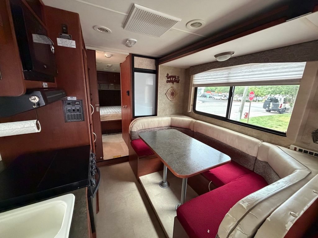 Used 2014 Ford E-450 and Econoline 450 Super Duty w/ Motorhome Prep Package RWD image 41