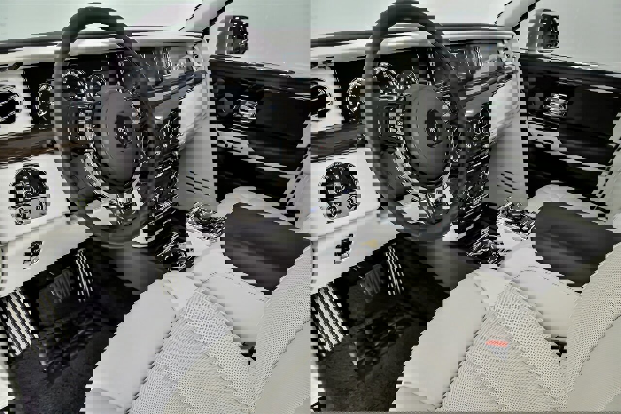 Used 2018 Rolls-Royce Phantom Sedan image 21