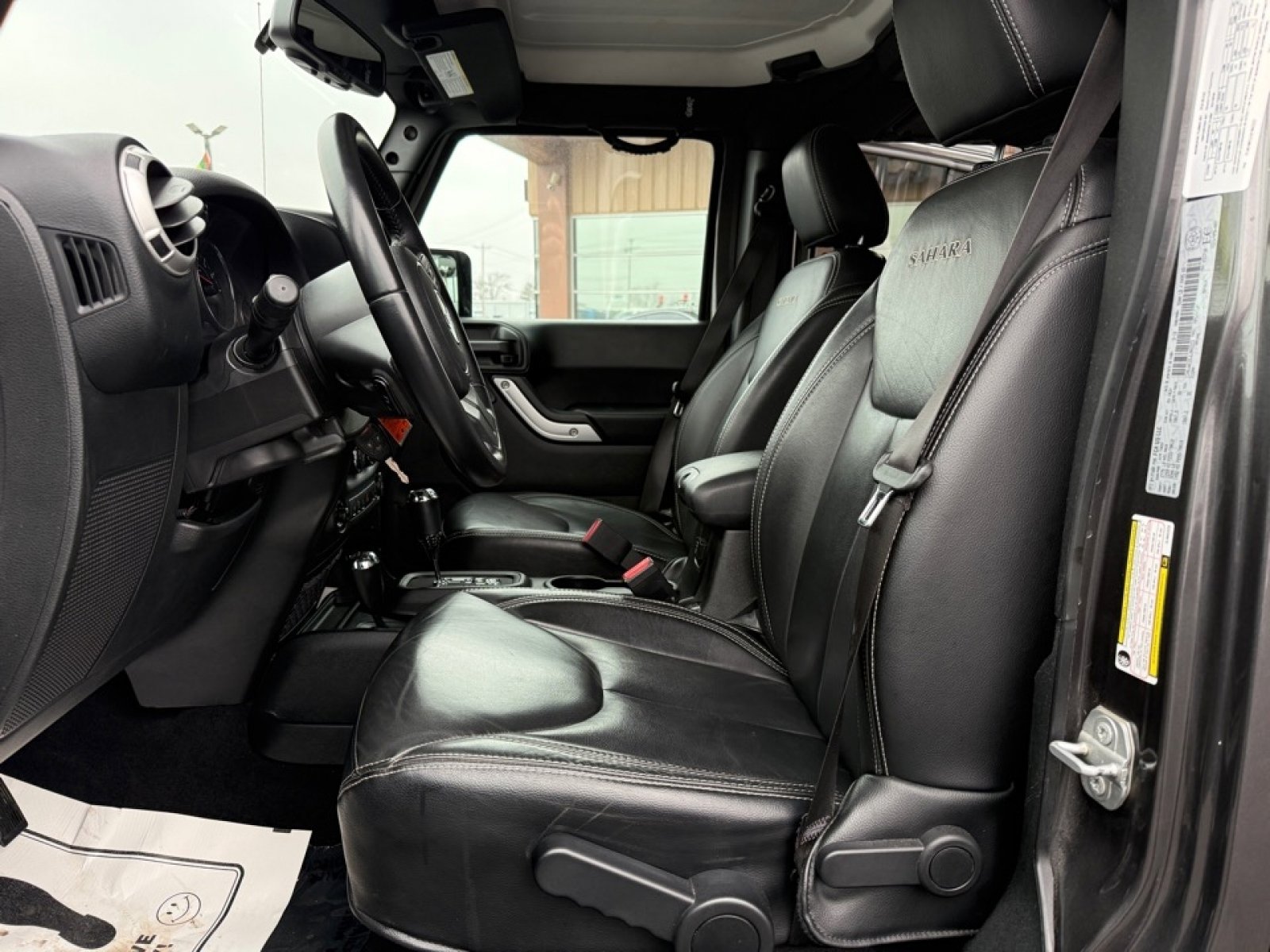 Used 2018 Jeep Wrangler Unlimited Sahara w/ Connectivity Group image 31