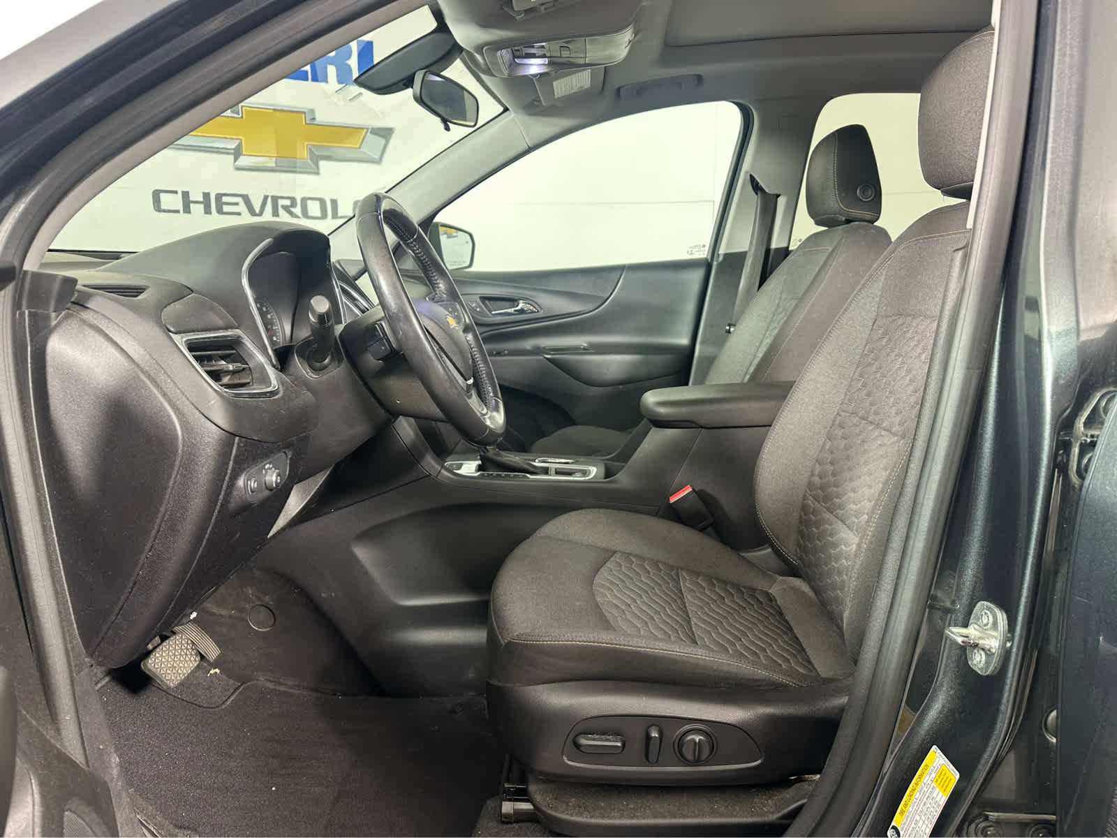 Used 2019 Chevrolet Equinox LT w/ Sun & Navigation Package image 8