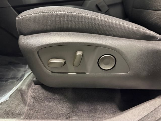Certified 2026 Chevrolet Traverse LT FWD image 11