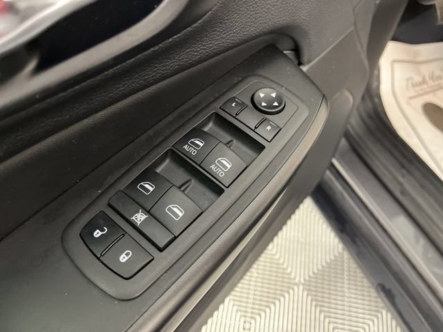 Used 2022 Jeep Cherokee Trailhawk w/ Comfort/Convenience Group AWD/4WD image 35