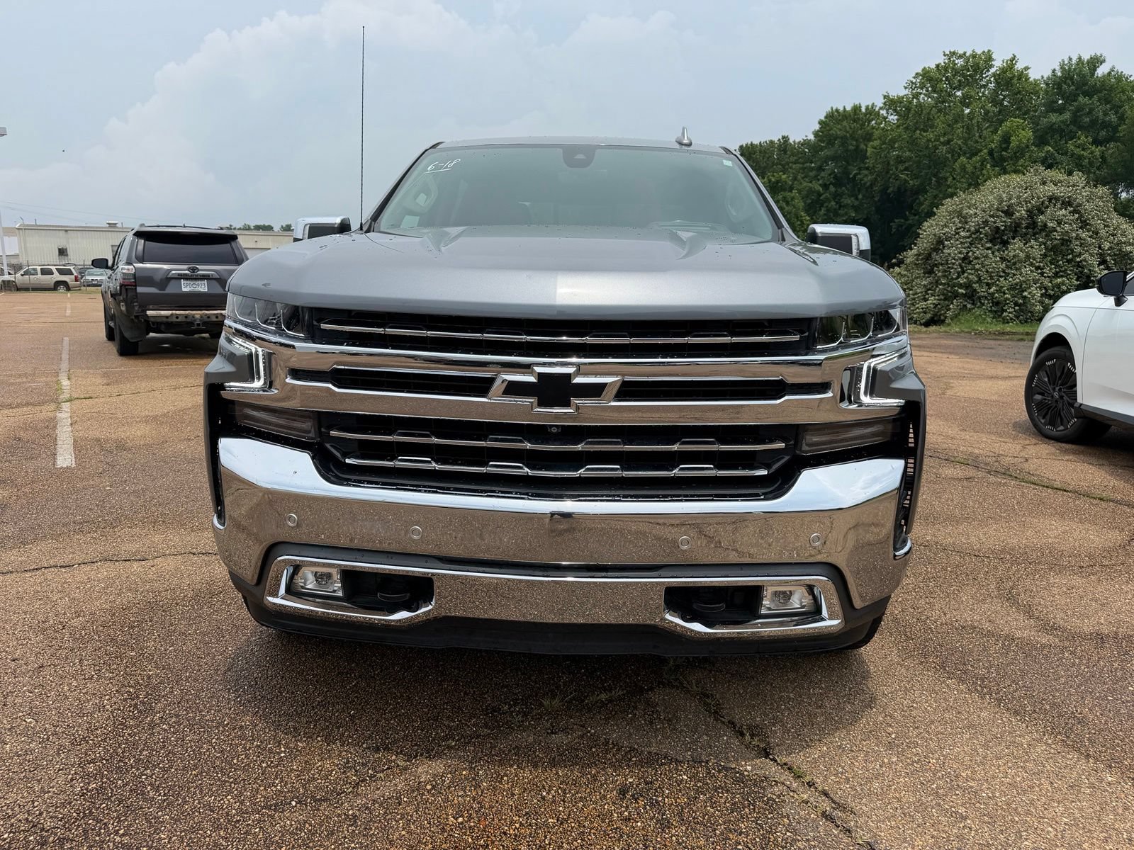 Used 2022 Chevrolet Silverado 1500 LTZ w/ LTZ Premium Package AWD/4WD image 3