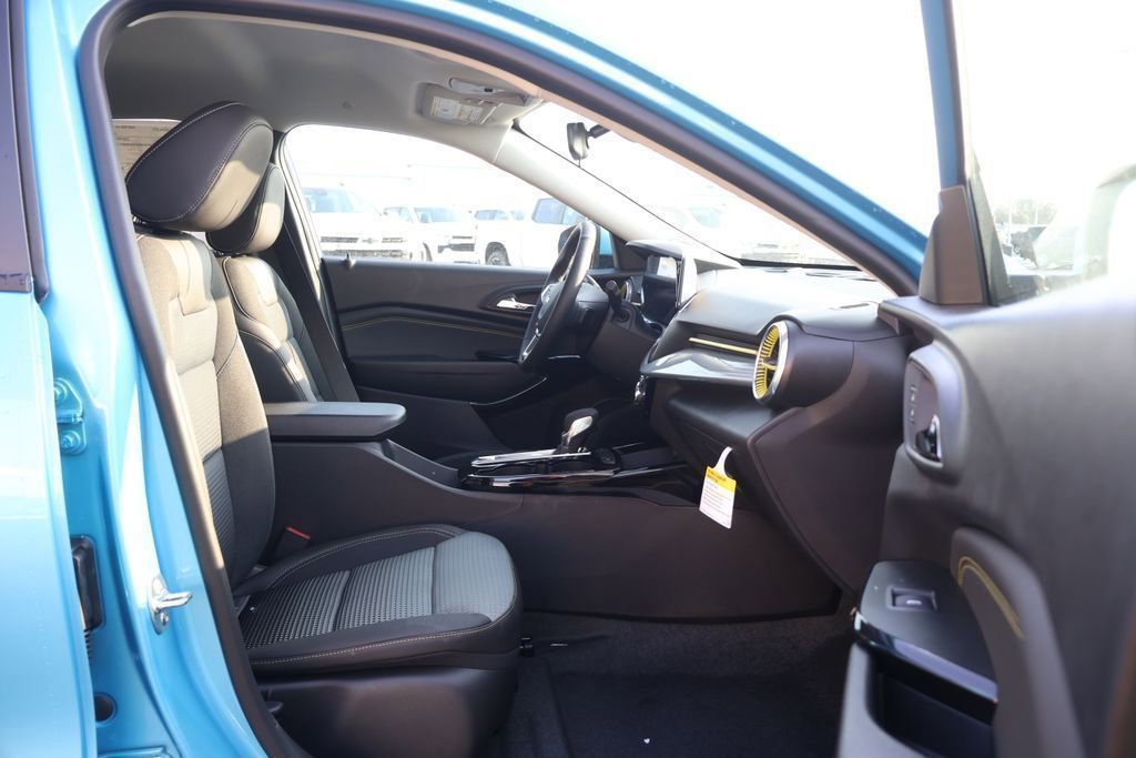 New 2026 Chevrolet Trax LT w/ LT Convenience Package FWD image 39