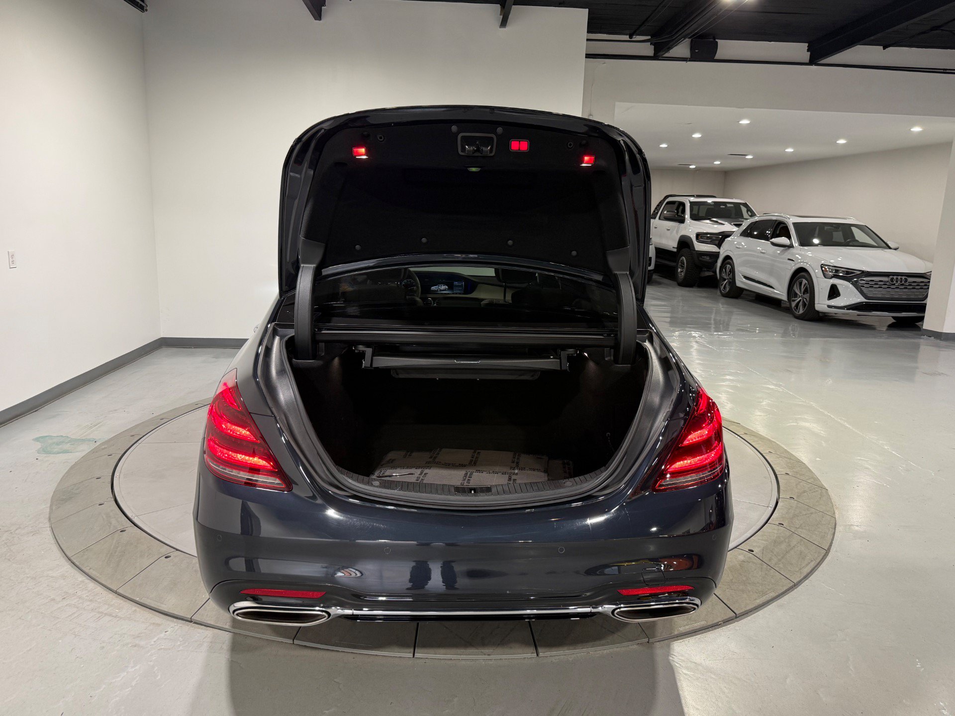 Used 2018 Mercedes-Benz S 450 Sedan image 14